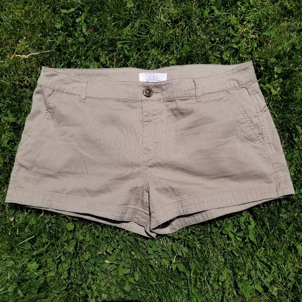 🌻 XXI shorts sz L khaki EUC